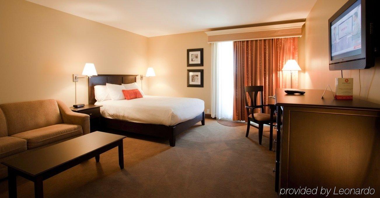 Amsterdam Inn & Suites Сассекс Экстерьер фото