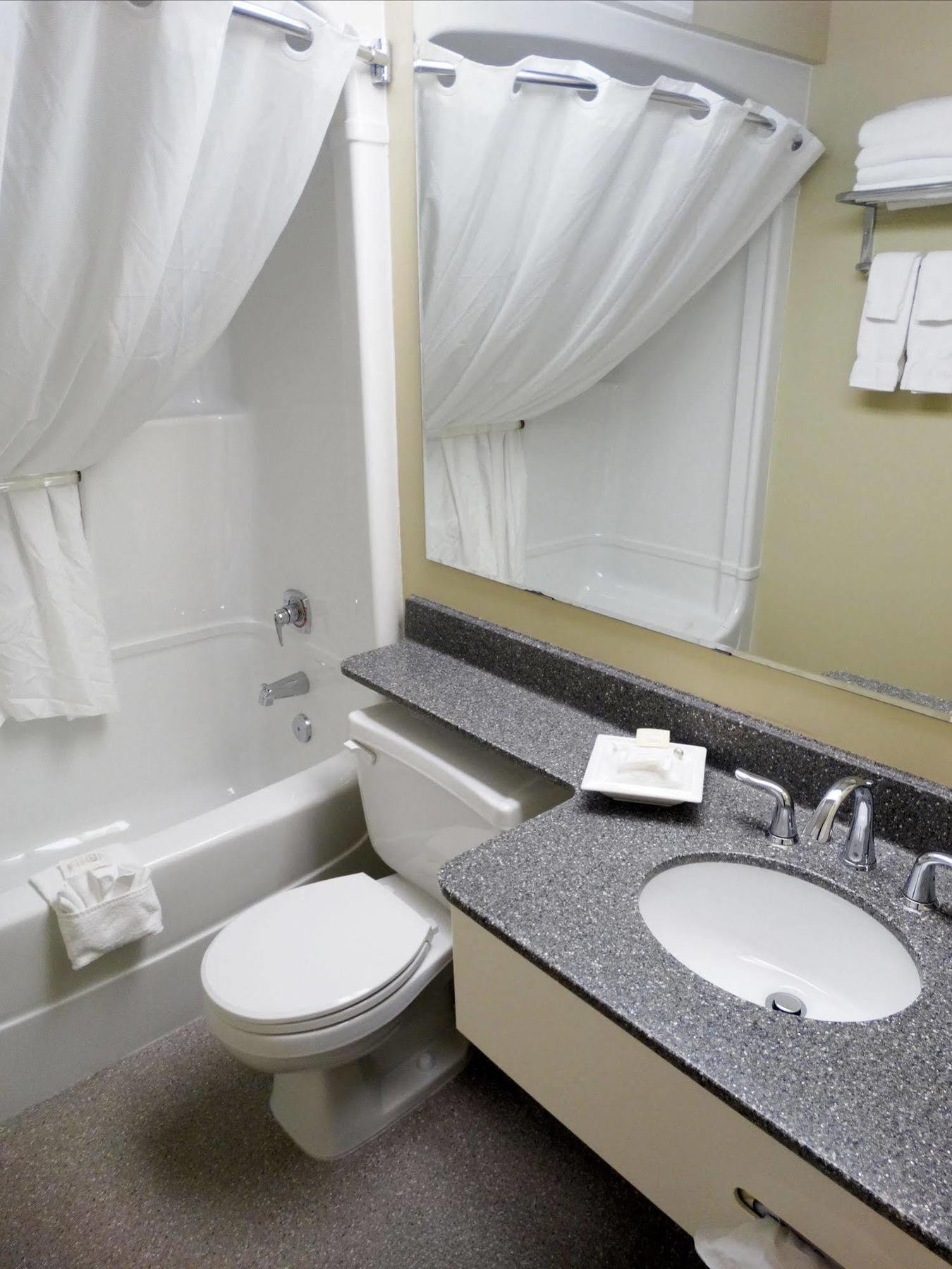 Amsterdam Inn & Suites Сассекс Экстерьер фото